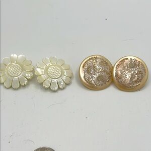Elegant Cream and Gold Floral Earrings Set